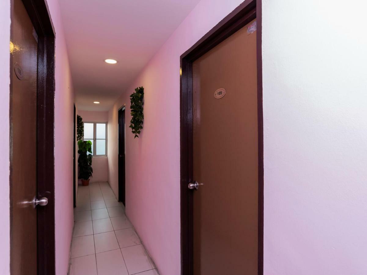 Oyo 44026 98 Hotel Johor Bahru Exterior photo